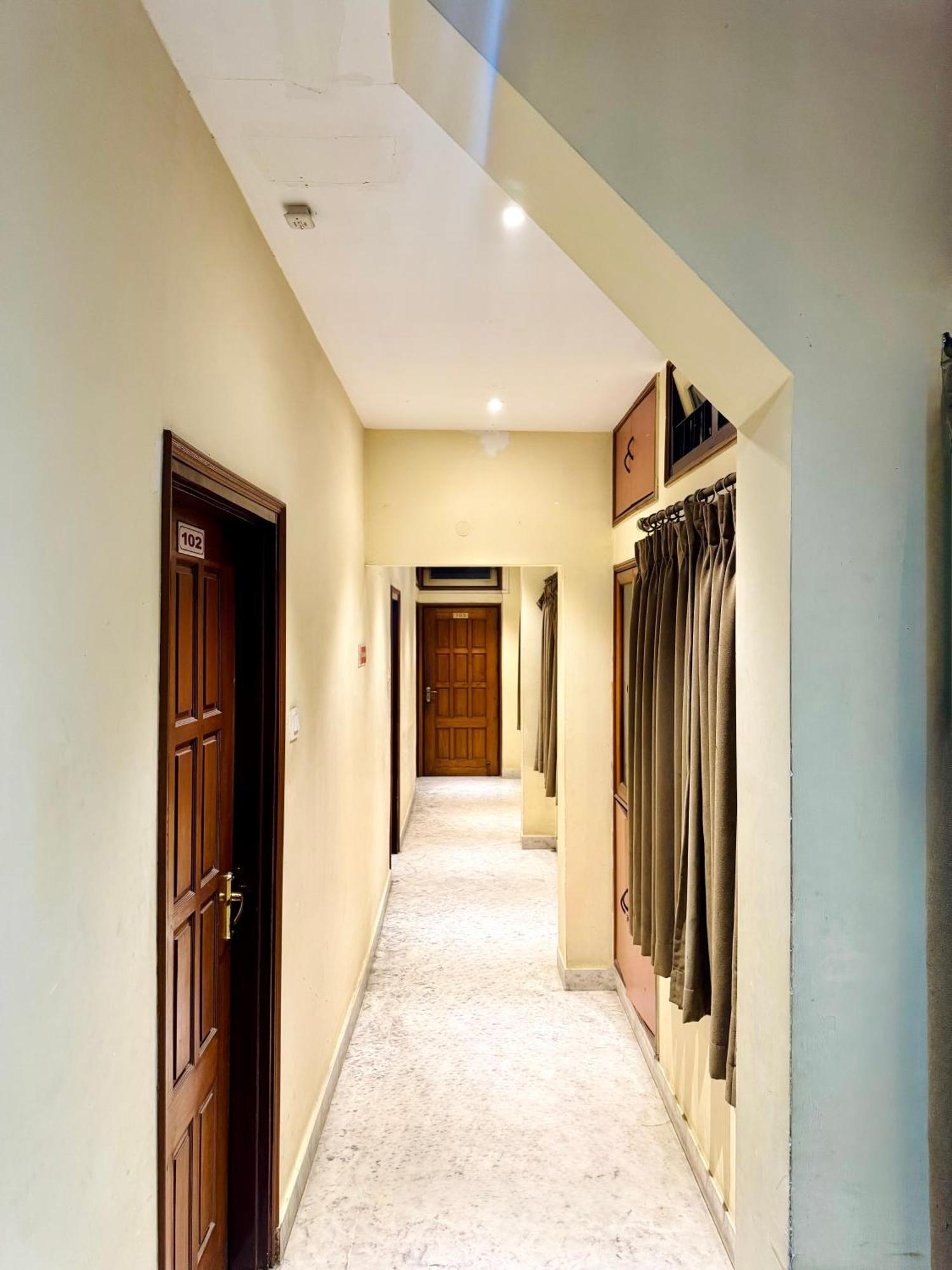 Hotel B K R Guwahati Luaran gambar